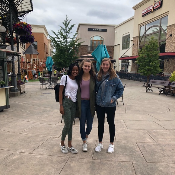 Meet your Posher, Tamika - Picture 2 of 2